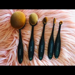 Set of Oval makeup brushes